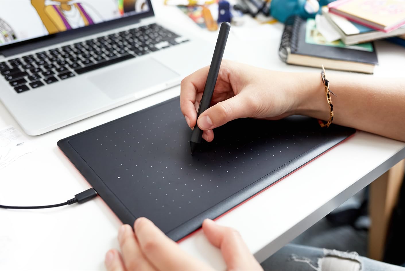 Wacom One by CTL-672 Medium 8.5-inch x 5.3-inch Graphic Tablet (Red/Black)
