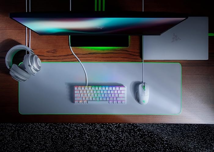 Razer Goliathus Extended Chroma Soft Gaming Mouse Mat – Mercury White