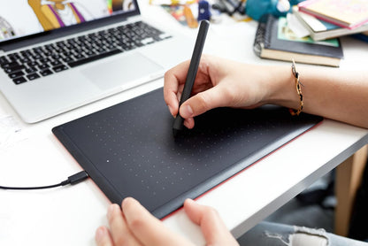 Wacom One by CTL-672 Medium 8.5-inch x 5.3-inch Graphic Tablet (Red/Black)