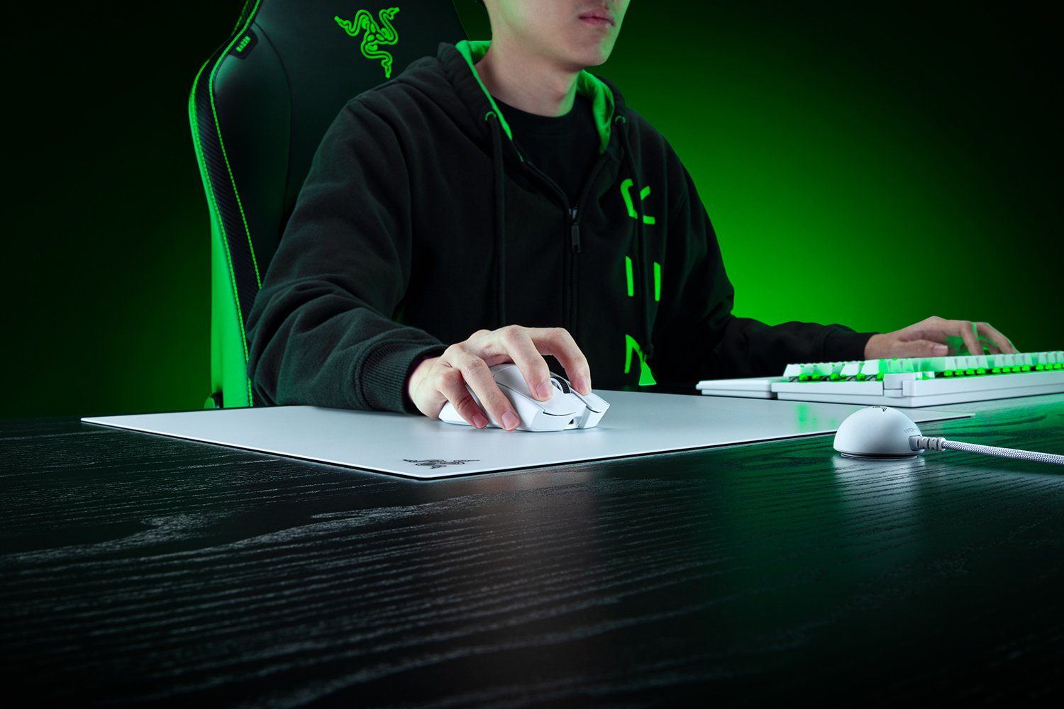 Razer Atlas Pro white glass gaming mouse mat close-up surface detail